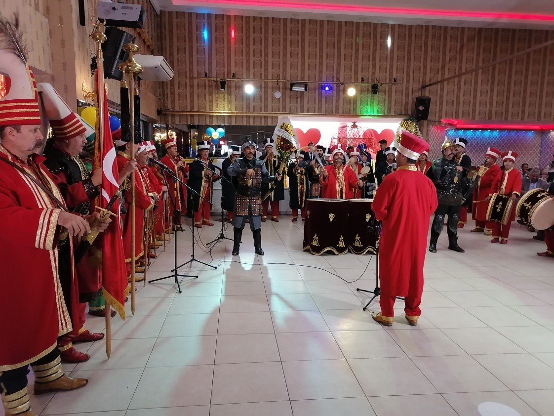 Tarihi Bursa Kayı Mehter Takım