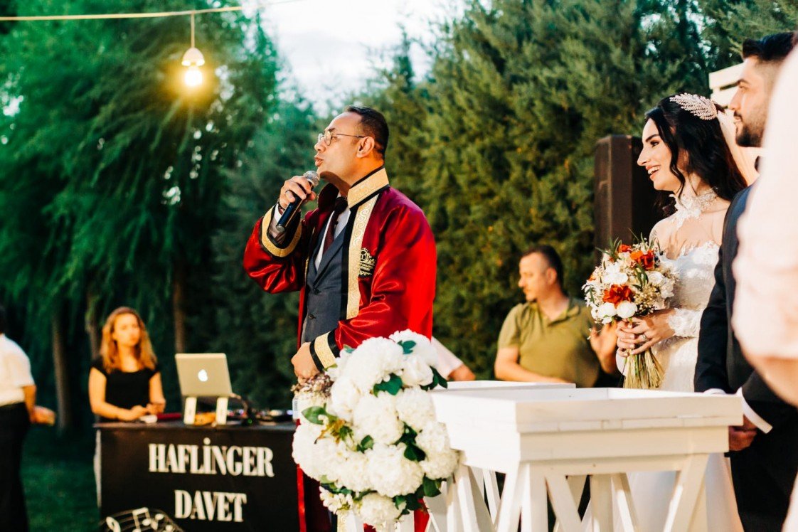 Tiyatral Nikah Sanatçısı 