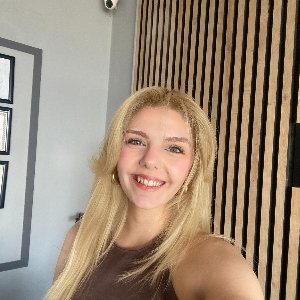 Azra Güçlü