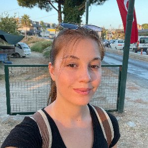 Psikolog Bensu Ballıoğlu