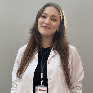 Esra Ak