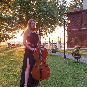 Piyano Eğitmeni Melis Özgür